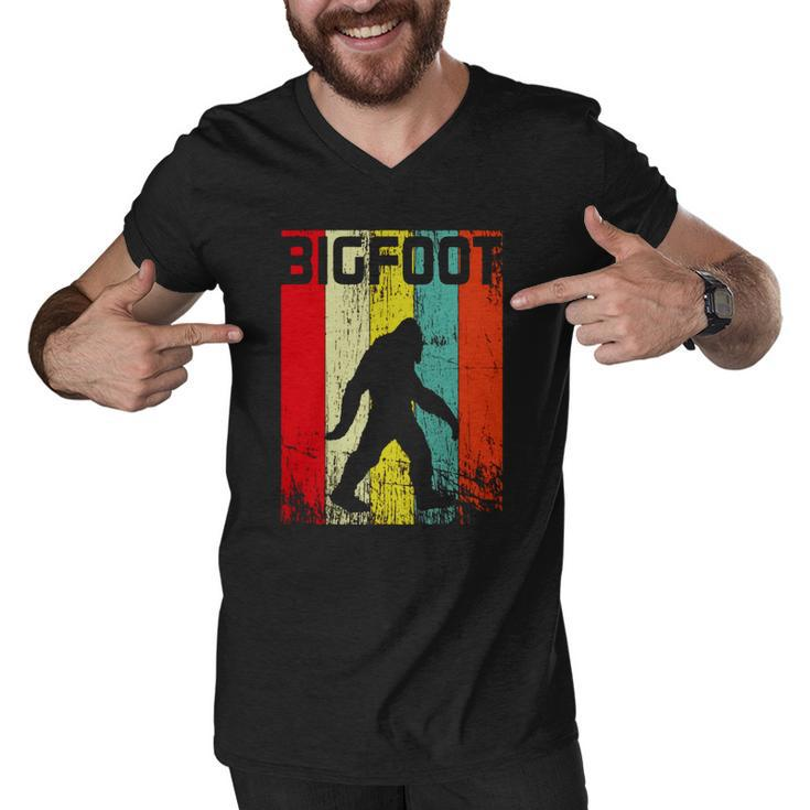 Bigfoot Vintage Retro Vintage Sasquatch Bigfoot Men V-Neck Tshirt
