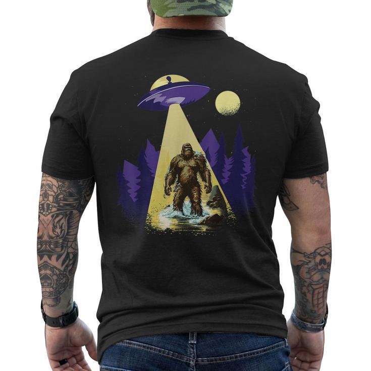 Alien Ufo Bigfoot Sasquatch Hunter In National Park Men's Back Print T-shirt