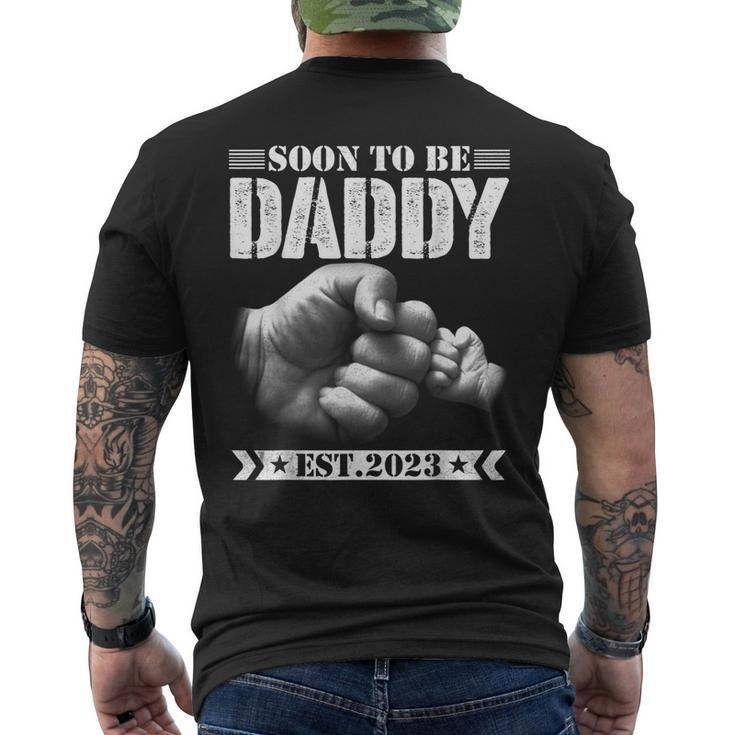 Mens Soon To Be Daddy Est2023 Retro Fathers Day New Dad Men's T-shirt Back Print