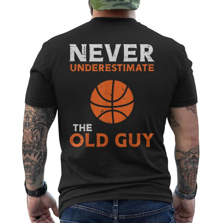 Never Underestimate The Old Guy Basketball Grandpa Dad Men Men's Back Print T-shirt
