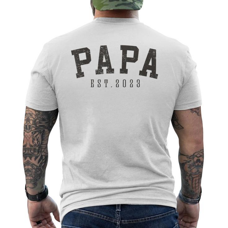 Mens Papa Est 2023 Papa To Be New Grandfather Fathers Day Men's Back Print T-shirt