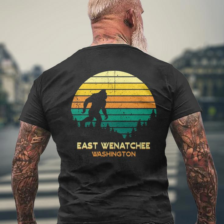 Retro East Wenatchee Washington Big Foot Souvenir V2 Men's T-shirt Back Print Gifts for Old Men