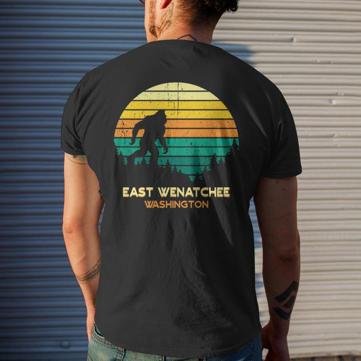 Retro East Wenatchee Washington Big Foot Souvenir V2 Men's T-shirt Back Print Gifts for Him
