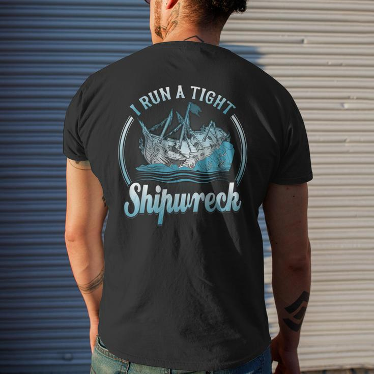I Run A Tight Shipwreck Vintage Mom Dad V2 Men's T-shirt Back Print Gifts for Him