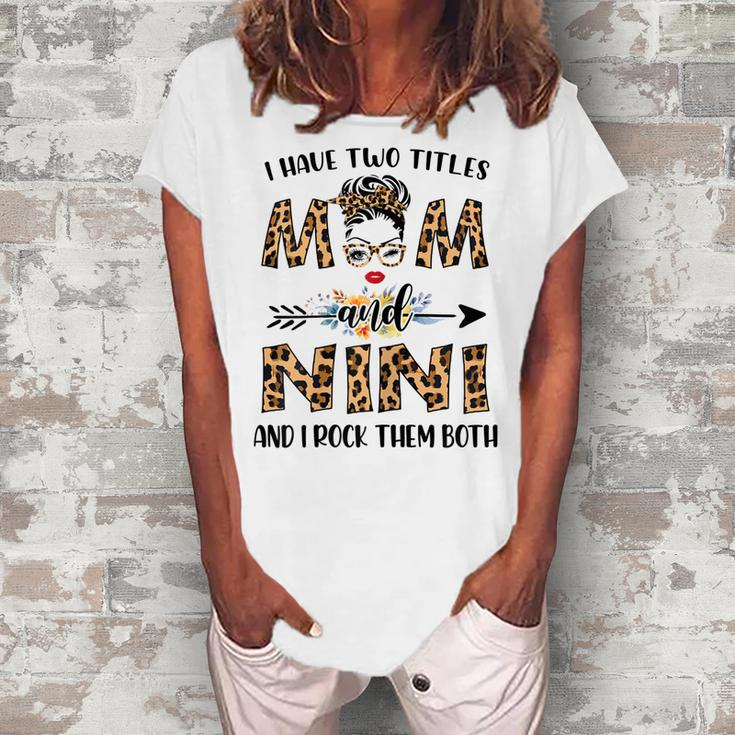 I Have Two Titles Mom And Nini And I Rock Them Both Women's Loosen T-Shirt