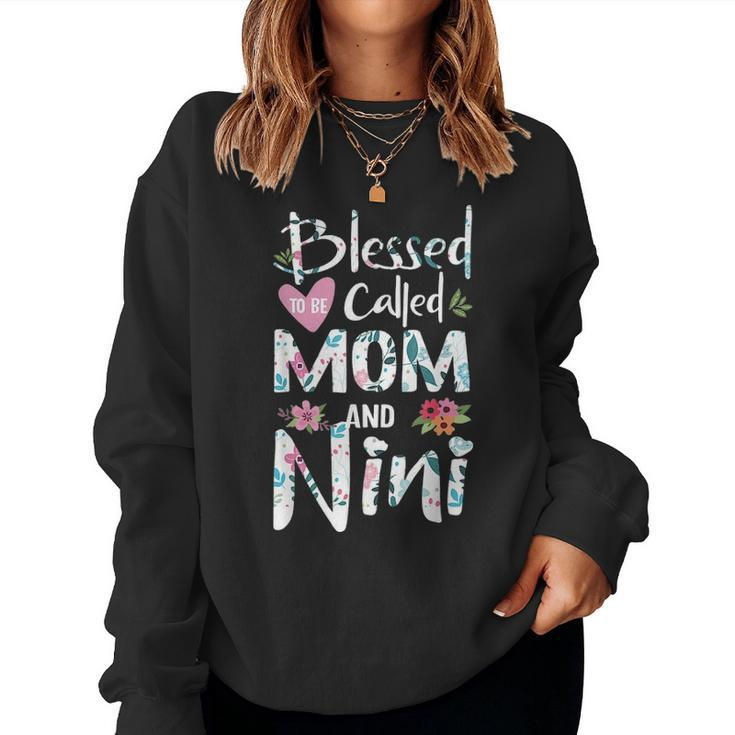 Blessed To Be Called Mom And Nini Flower Gifts Women Crewneck Graphic Sweatshirt
