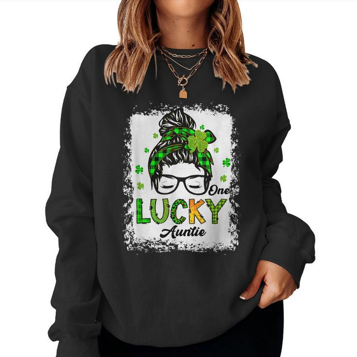 One Lucky Auntie Messy Bun Shamrock St Patricks Day  Women Crewneck Graphic Sweatshirt