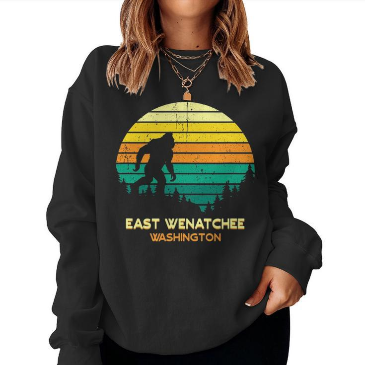 Womens Retro East Wenatchee Washington Big Foot Souvenir Women Crewneck Graphic Sweatshirt