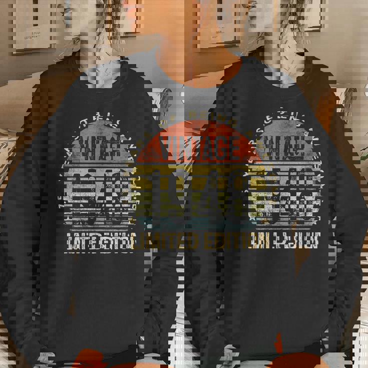 75Th Birthday Men Women Vintage 1948 75 Year Old Bday Women Sweatshirt Gifts for Her