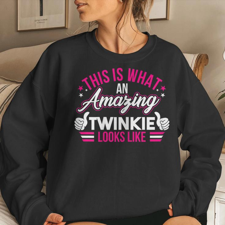 Womens This Is What An Amazing Twinkie Looks Like Mothers Women Sweatshirt Gifts for Her