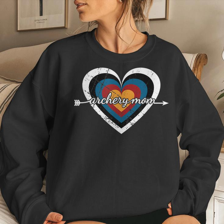 Archery Mom Target Heart - Usa Archery Women Crewneck Graphic Sweatshirt Gifts for Her