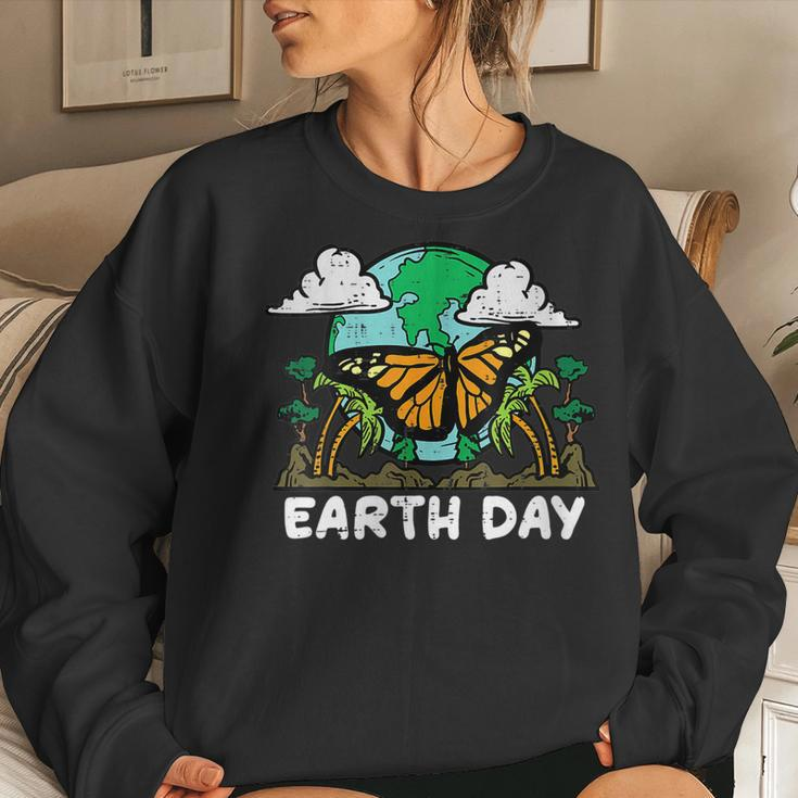 Womens Earth Day Monarch Butterfly Cute Environment Men Women Kids Women Sweatshirt Gifts for Her
