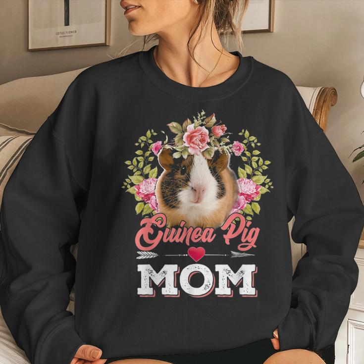 Guinea Pig Mom Floral Arrow Mothers Day Gift Women Crewneck Graphic Sweatshirt Gifts for Her