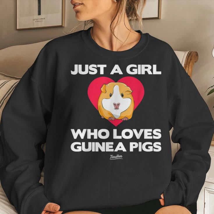 Just A Girl Who Loves Guinea PigMom Guinea Pig Lover Women Crewneck Graphic Sweatshirt Gifts for Her