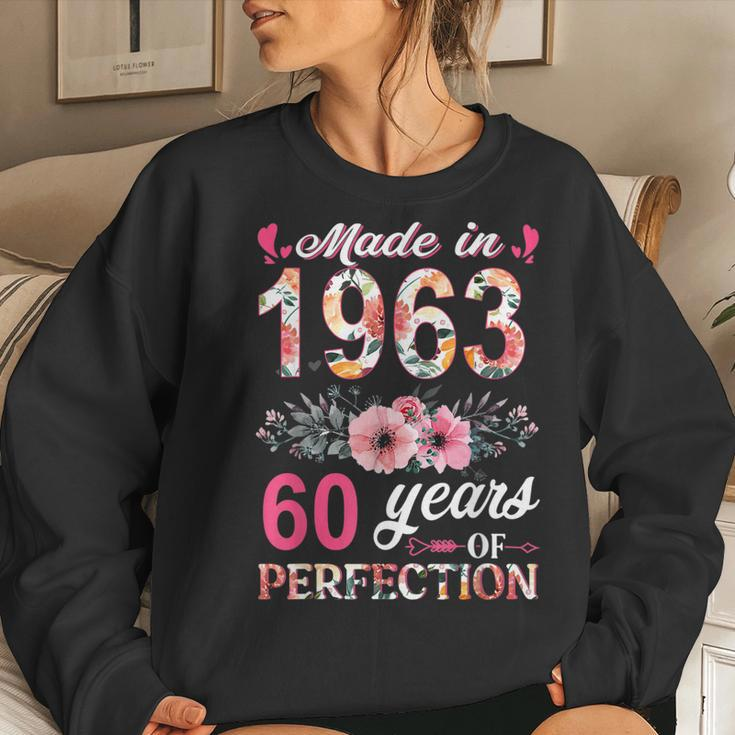 Made In 1963 Floral 60 Year Old 60Th Birthday Gifts Women Women Crewneck Graphic Sweatshirt Gifts for Her