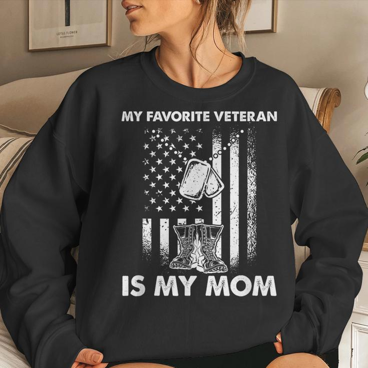 My Favorite Veteran Is My Mom - Us Flag Veteran Mother Women Crewneck Graphic Sweatshirt Gifts for Her