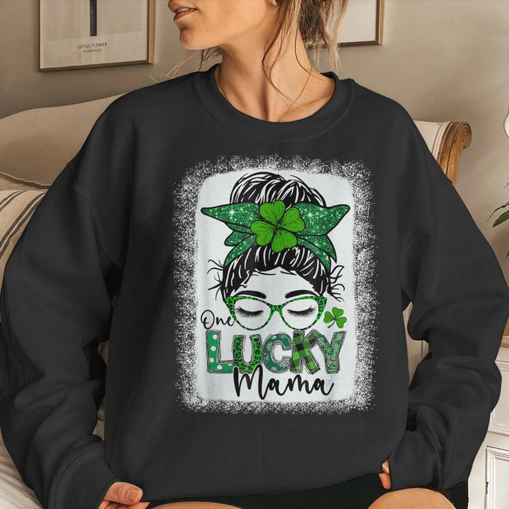 One Lucky Mama St Patricks Day Messy Bun Leopard Bandana Women Sweatshirt Gifts for Her