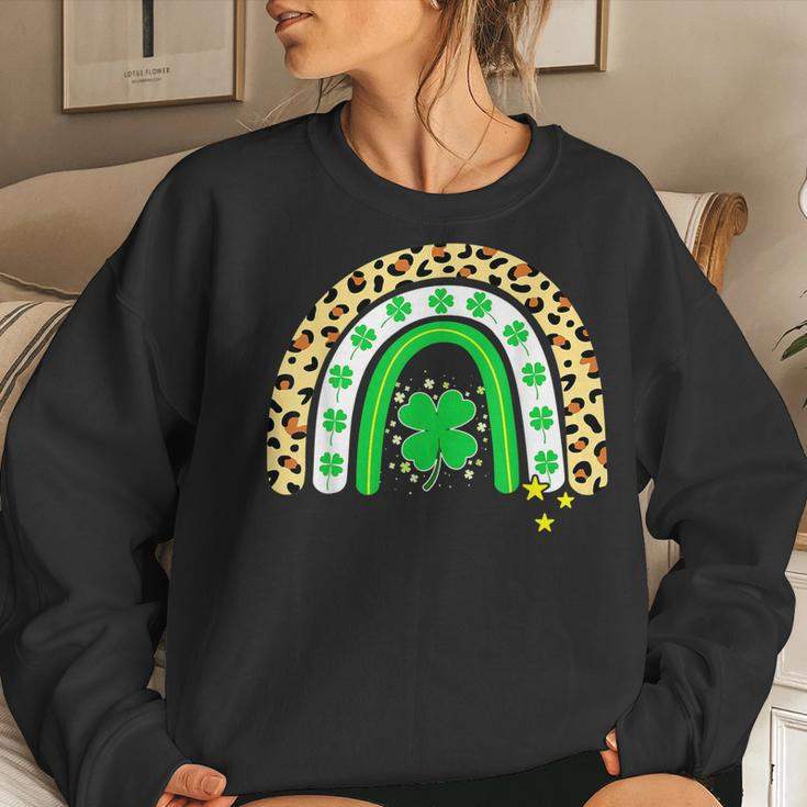 St Patrick’S Day Cute Rainbow Leopard Shamrock Clover Women Crewneck Graphic Sweatshirt Gifts for Her