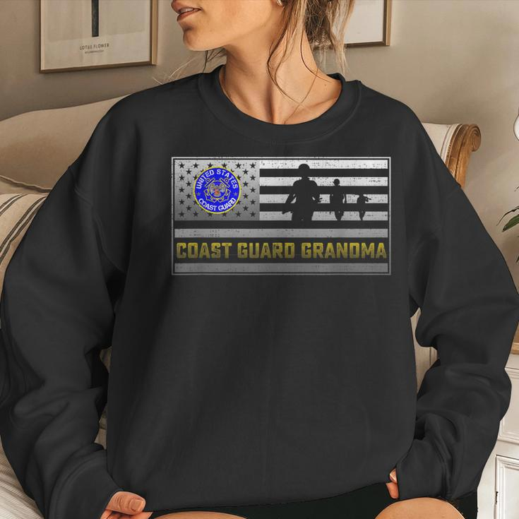 Vintage Usa Flag Proud Us Coast Guard Veteran Grandma Women Crewneck Graphic Sweatshirt Gifts for Her