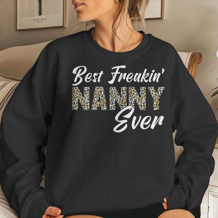 Womens Best Freakin Nanny Ever Leopard Mothers Day Nanny Gift Women Crewneck Graphic Sweatshirt Gifts for Her