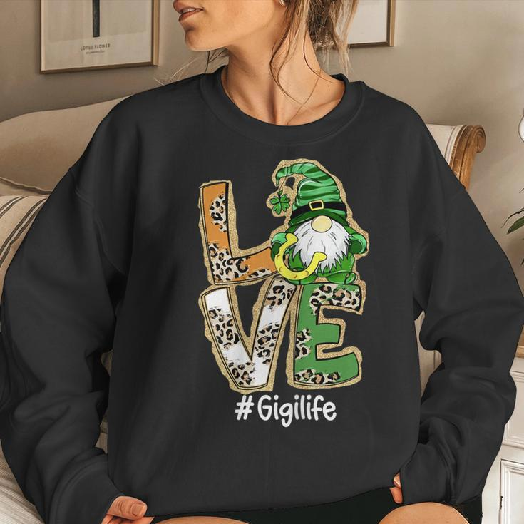 Womens Love Gigi Life Gnome Funny St Patricks Day Lucky Shamrock Women Crewneck Graphic Sweatshirt Gifts for Her