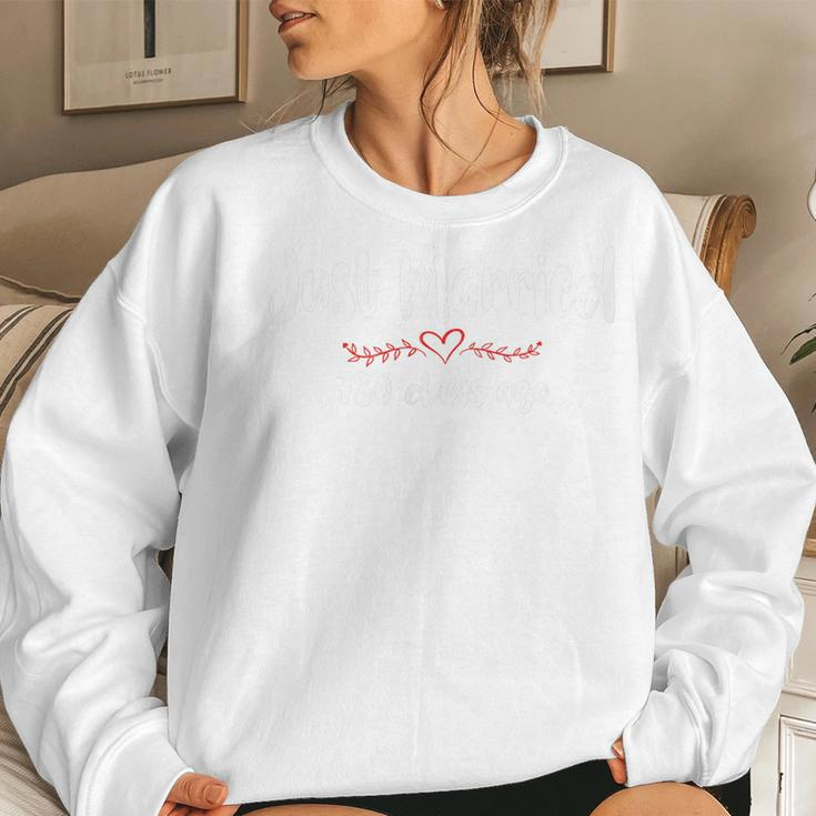 Womens Just Married 730 Days Ago - 2Nd Wedding Anniversary Women Sweatshirt Gifts for Her
