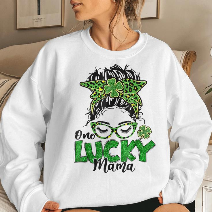 One Lucky Mama St Patricks Day Messy Bun Leopard Bandana Women Sweatshirt Gifts for Her