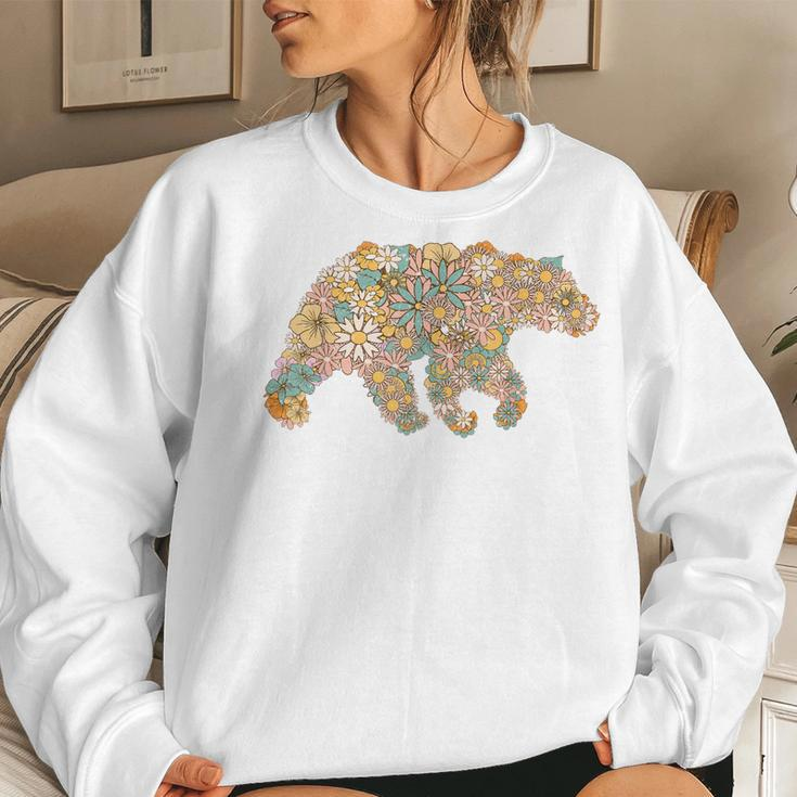 Retro Groovy Floral Bear Spring Nature Bear Lovers Women Women Crewneck Graphic Sweatshirt Gifts for Her