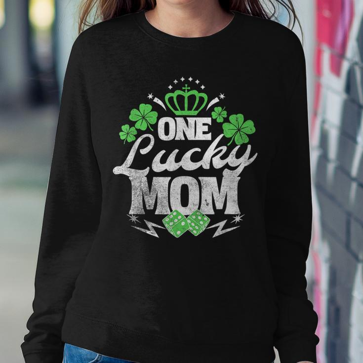 One Lucky Mom St Patricks Day Gift Vintage 70S Dice V2 Women Crewneck Graphic Sweatshirt Funny Gifts