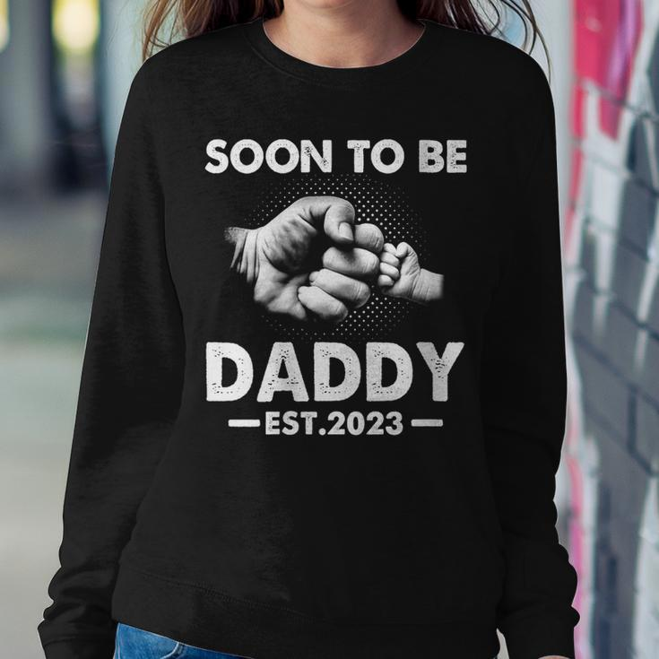 Womens Soon To Be Daddy Est2023 Fathers Day New Dad First Time Dad Women Crewneck Graphic Sweatshirt Personalized Gifts