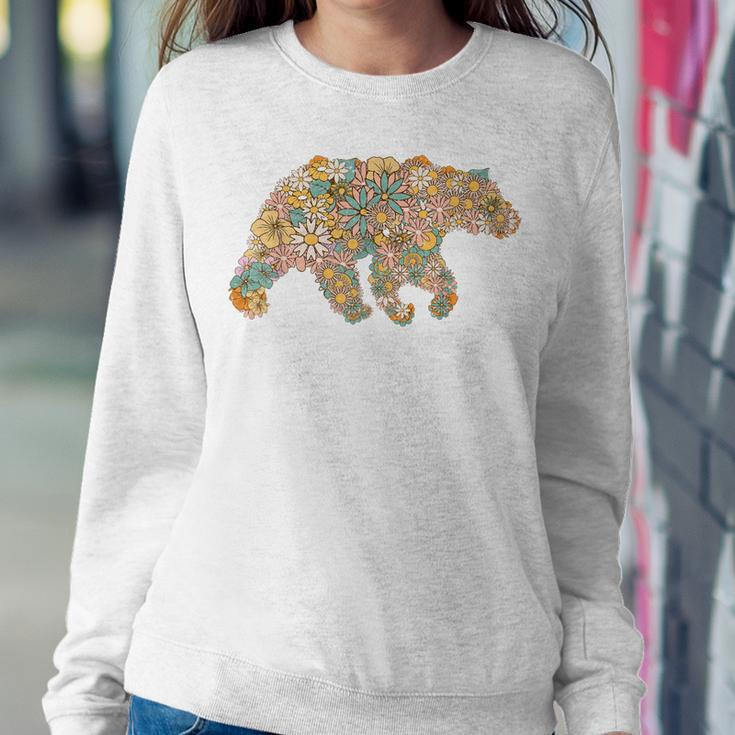 Retro Groovy Floral Bear Spring Nature Bear Lovers Women Women Crewneck Graphic Sweatshirt Funny Gifts