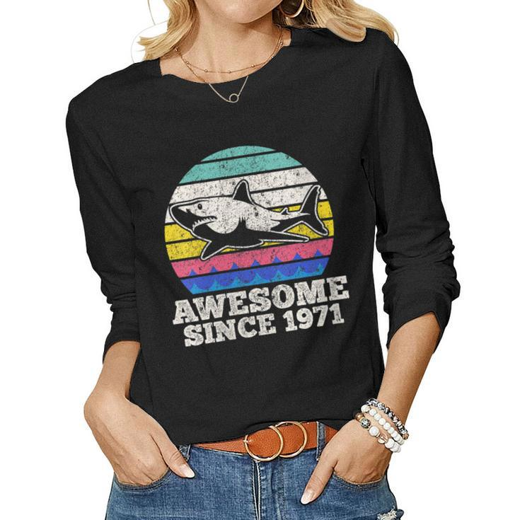 Womens Awesome Since 1971 - 48Th Birthday Gift Vintage Shark Retro  Women Graphic Long Sleeve T-shirt
