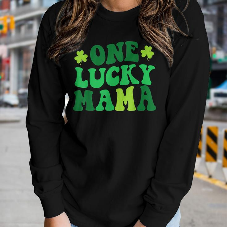 One Lucky Mama Retro Vintage St Patricks Day Clothes Women Long Sleeve T-shirt Gifts for Her