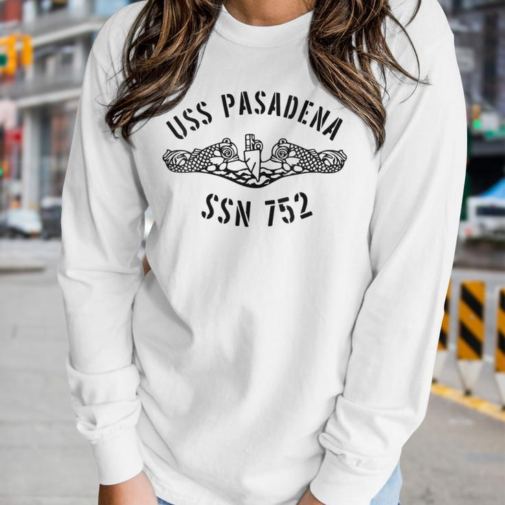 Womens Uss Pasadena Ssn 752 Attack Submarine Badge Vintage Women Graphic Long Sleeve T-shirt Gifts for Her
