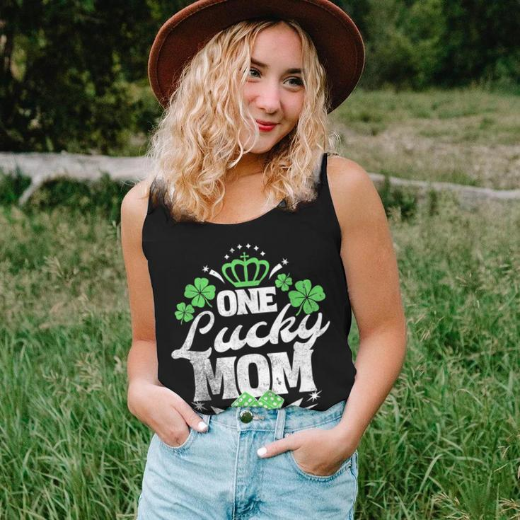 One Lucky Mom St Patricks Day Gift Vintage 70S Dice V2 Women Tank Top Basic Casual Daily Weekend Graphic Gifts for Her