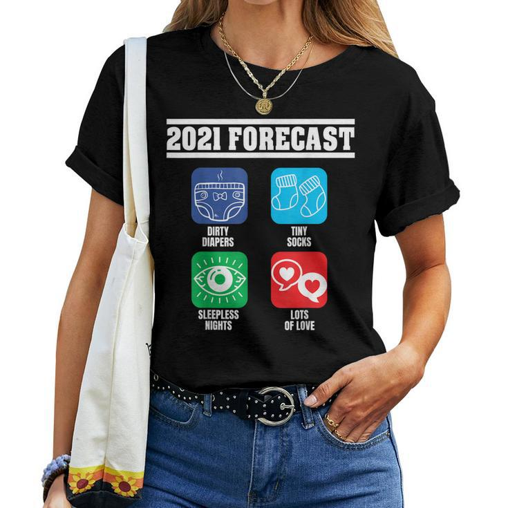 2021 Forecast New Dad Mom Baby Announcement Pregnancy Women T-shirt