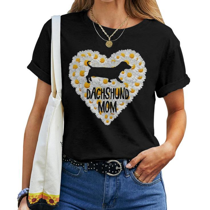 Dog Mom On Love Heart White Daisy Flowers Dachshund V2 Women T-shirt