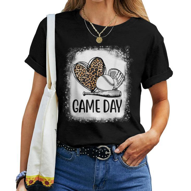 Game Day Baseball Decorations Leopard Heart Soccer Mom Mama Women T-shirt