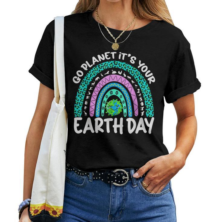 Go Planet Its Your Earth Day Rainbow Earth Day 2023 Women T-shirt