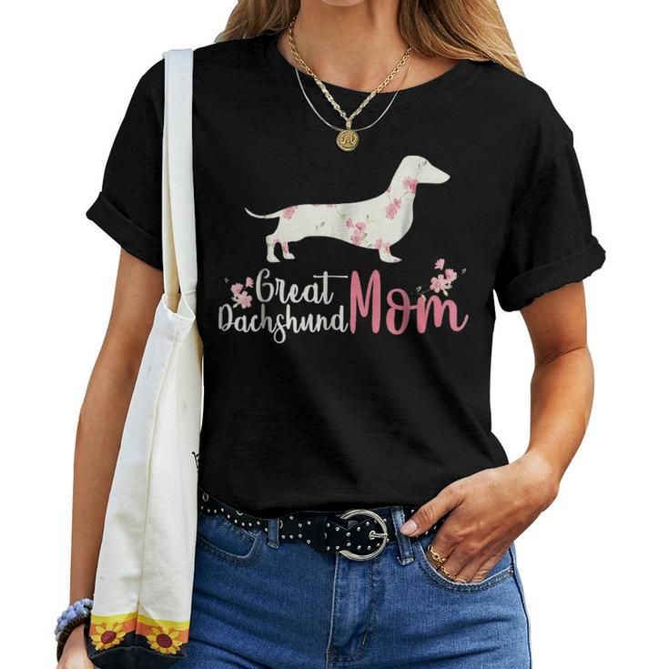 Great Dachshund Mom Flower Perfect Dog Mom Gift Women T-shirt