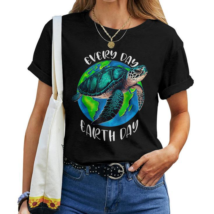 Happy Earth Day Save The Planet Give New Life To Sea Turtles Women T-shirt