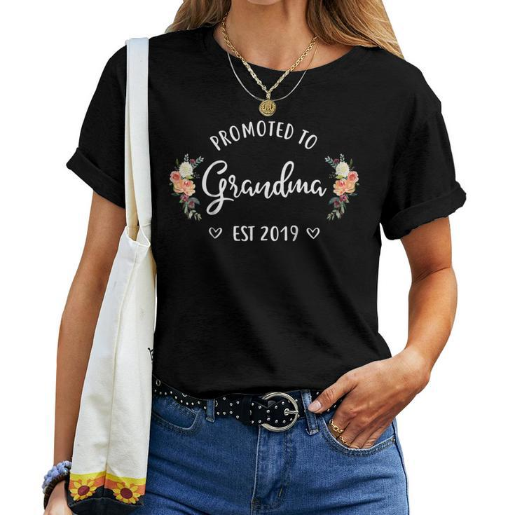 Promoted To Grandma Est 2019 New Grandma Women T-shirt