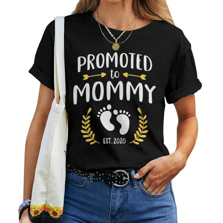 Promoted To Mommy 2020 Pregnancy Announcement Women T-shirt