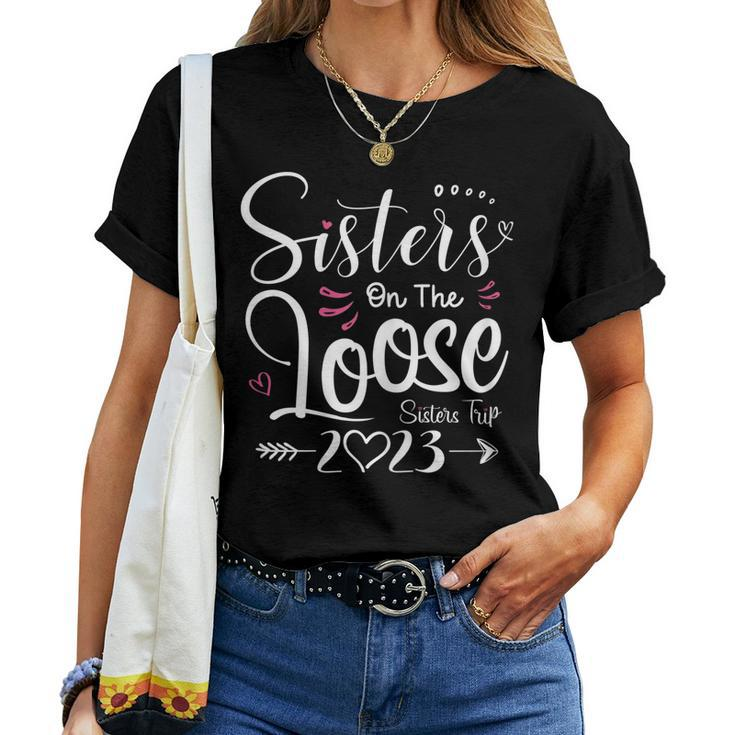 Womens Sisters On The Loose Sisters Trip 2023 Vacation Lovers Women T-shirt
