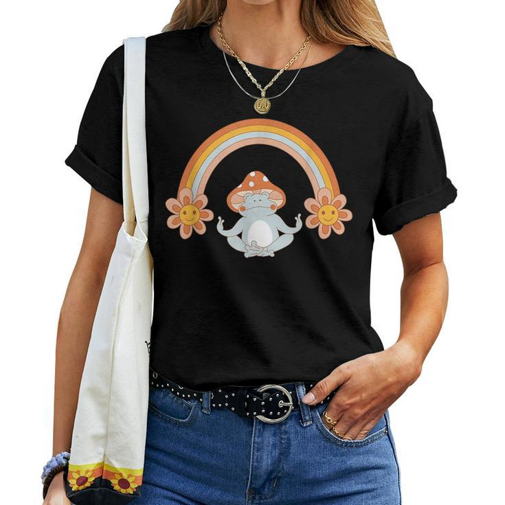 Vintage 70S Hippie Meditating Frog Rainbow Cottagecore Women T-shirt