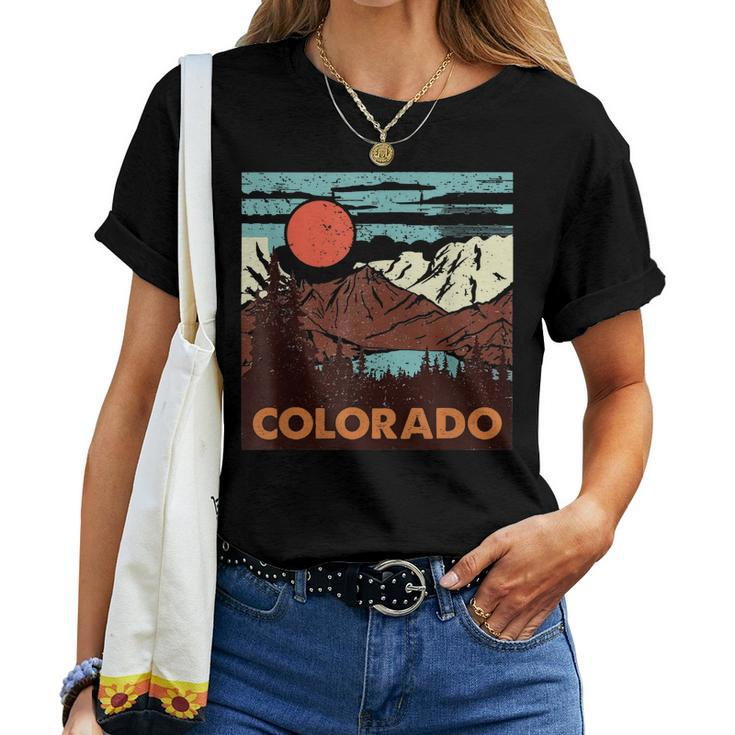 Vintage Colorado Rocky Mountains Boho Colorado Travel Hiking Women T-shirt