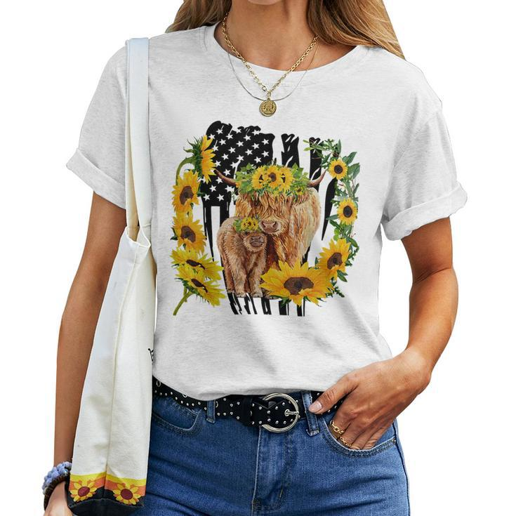 American Flag Sunflower Baby And Mother Highland Cow Women T-shirt