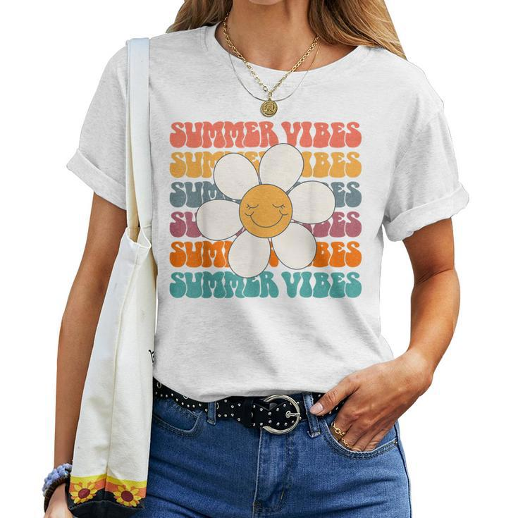 Retro Groovy Summer Vibes Party Daisy Flower Vacation Women T-shirt