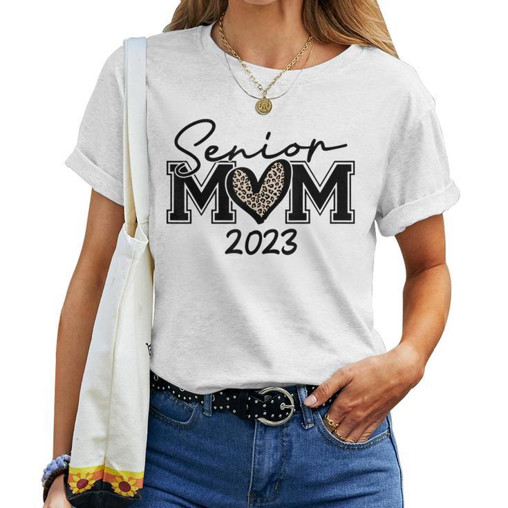 Senior Mom Class Of 2023 Leopard Heart Graduation Women T-shirt