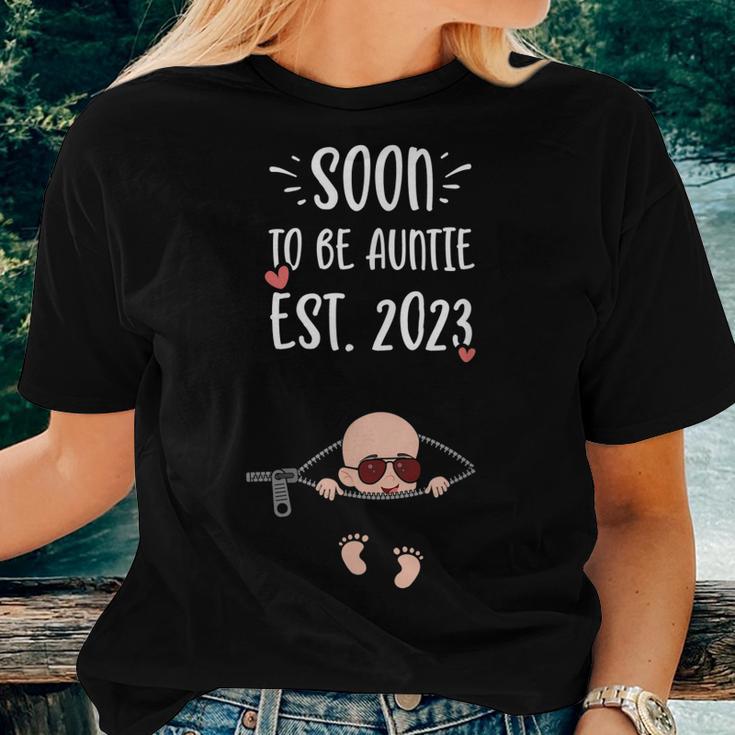 Aunt Soon To Be Auntie Est 2023 - Pregnancy Women T-shirt | Mazezy